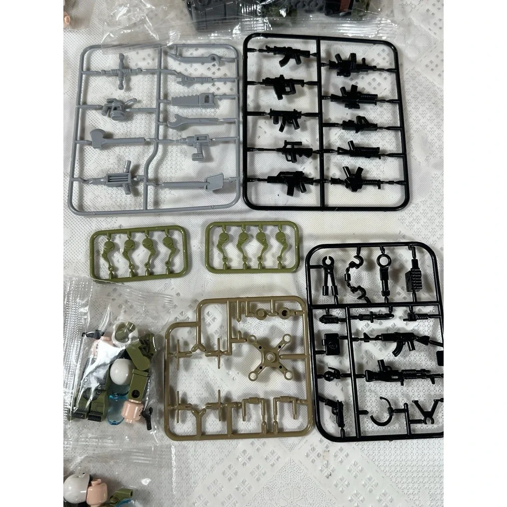 Knockoff Military -theme Building Block Figures And Accesories